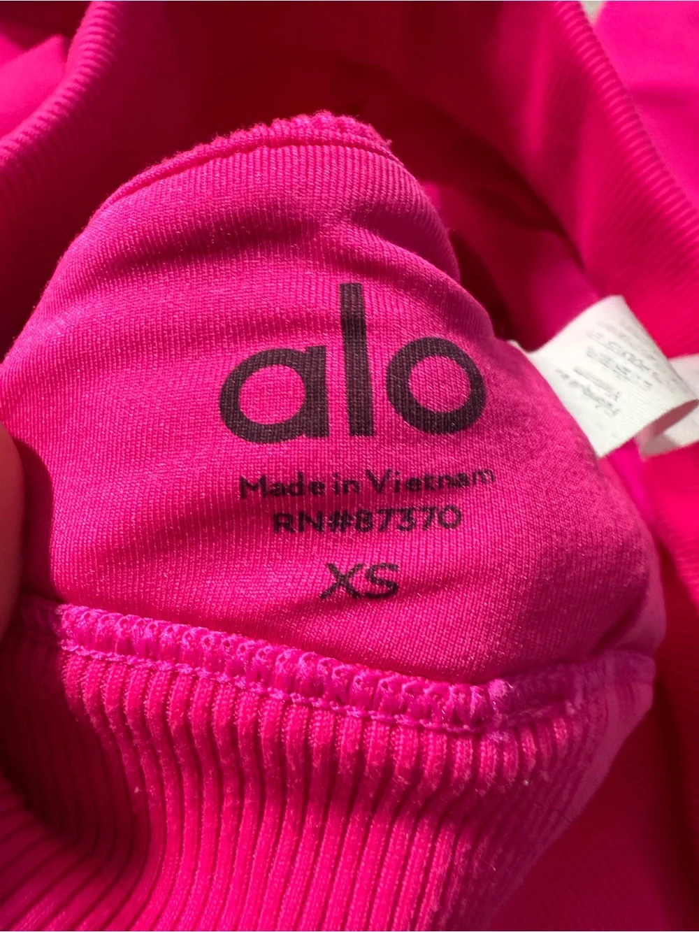 ALO Yoga Set Vibrant Hot Pink Cross-Back Sports Bra & High-Waist Leggings
